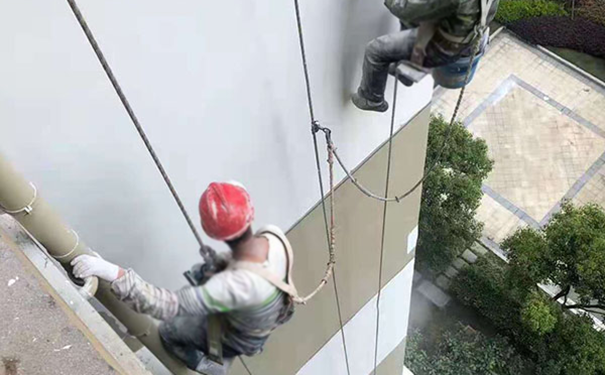 外墻膩子施工.png